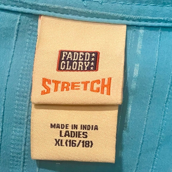 Women’s Long Sleeve Button Down Blouse Top EUC - Picture 4 of 5